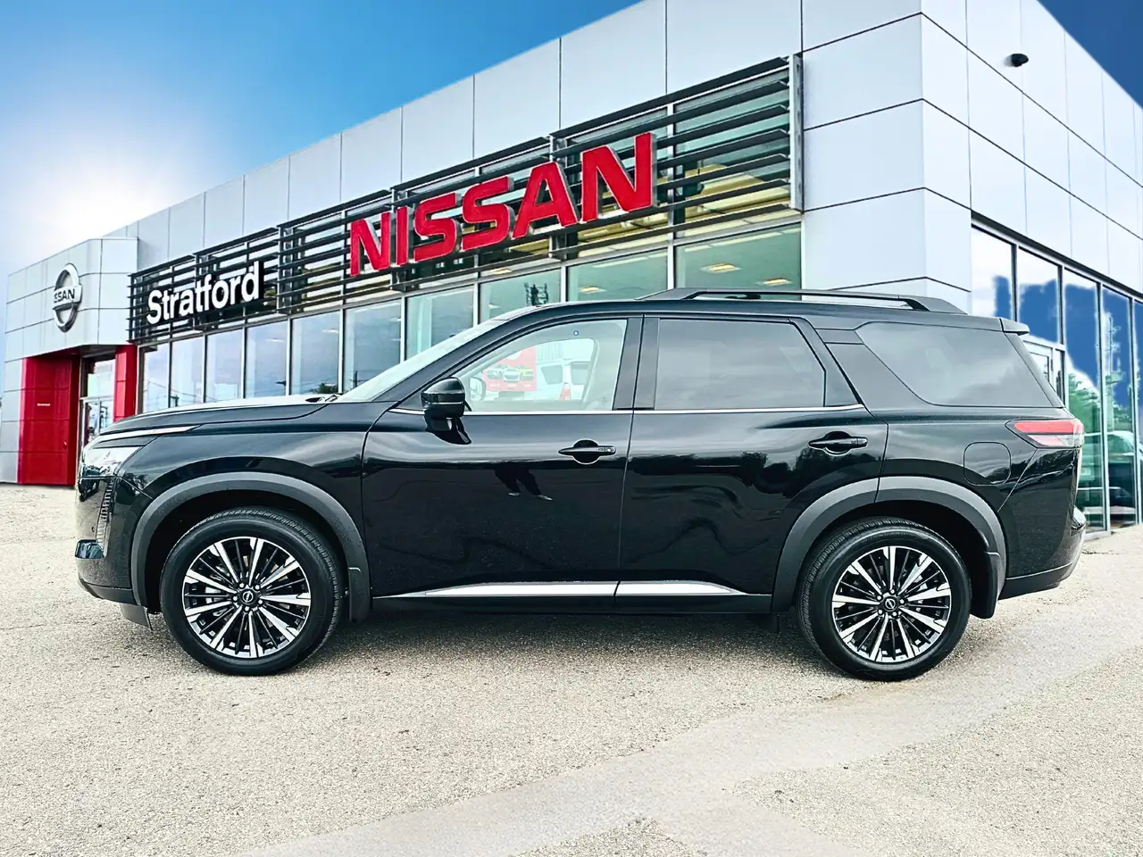 Nissan Pathfinder снимка Nissan Pathfinder