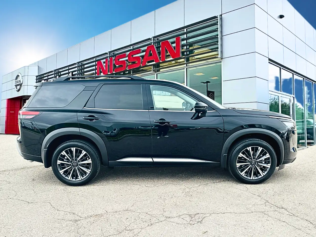 Nissan Pathfinder снимка Nissan Pathfinder
