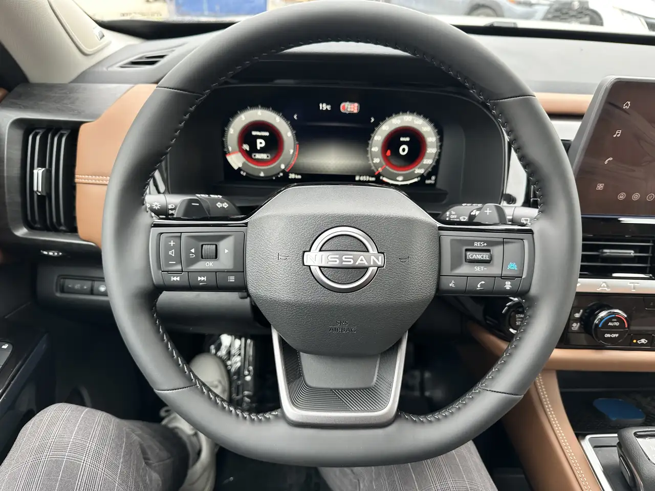 Nissan Pathfinder снимка Nissan Pathfinder