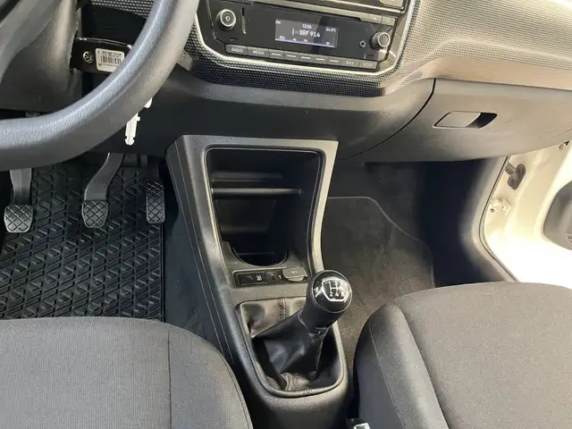 Volkswagen up! view 9
