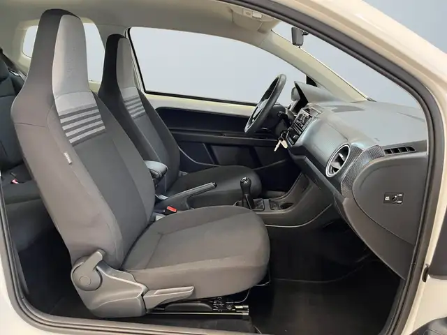 Volkswagen up! view 10