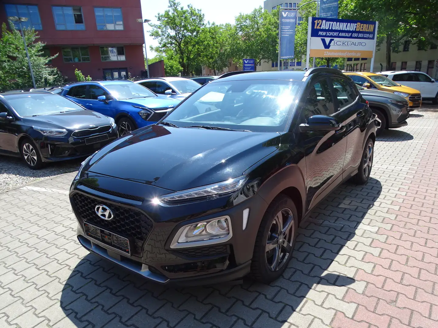 Hyundai KONA 1.6 Trend 2WD Automatik , Navi Paket Komfort Paket Schwarz - 2