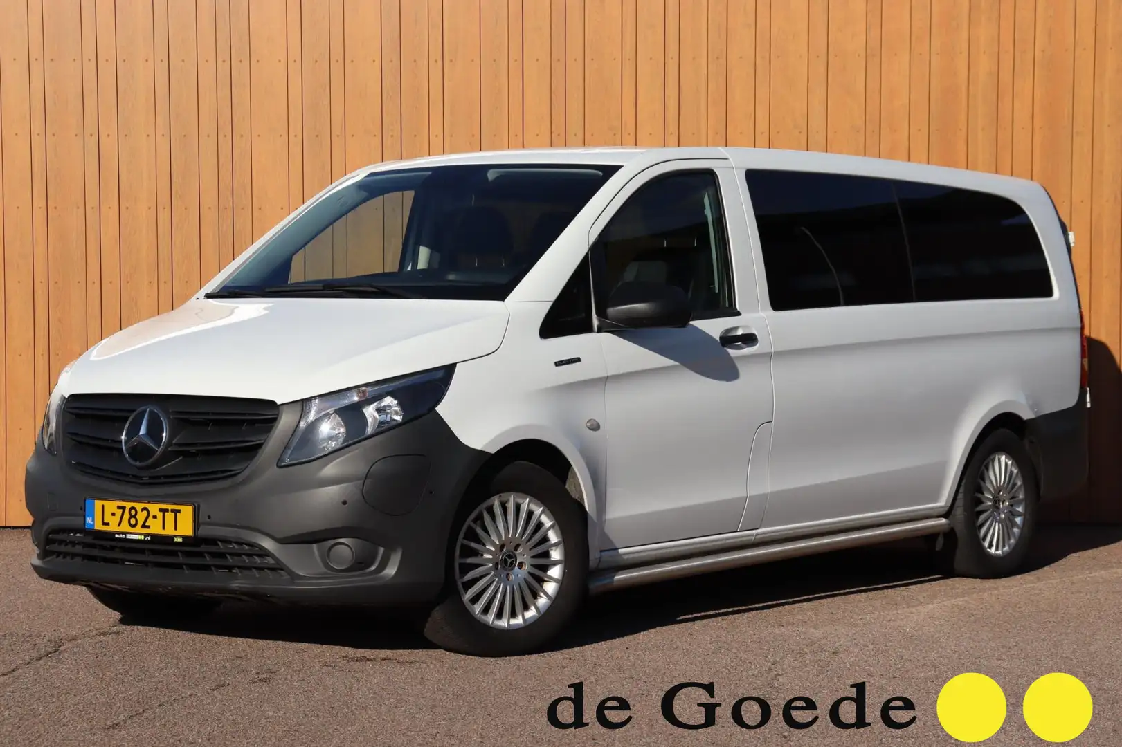 Mercedes-Benz Vito EVito Tourer PRO L3 150 kWh 9-pers 41.272,-ex 350k Wit - 1