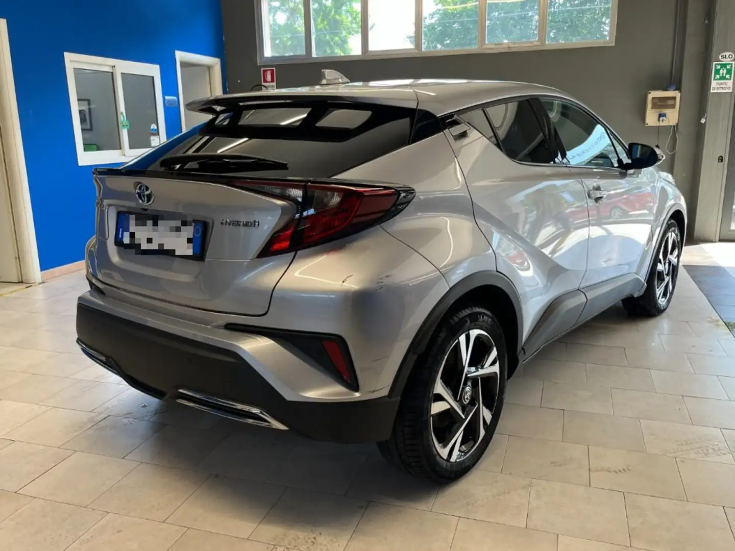 Toyota C-HR 2.0 Full- Hybrid (184 cv) E-CVT Morebusiness PROMO Серебристый - 2