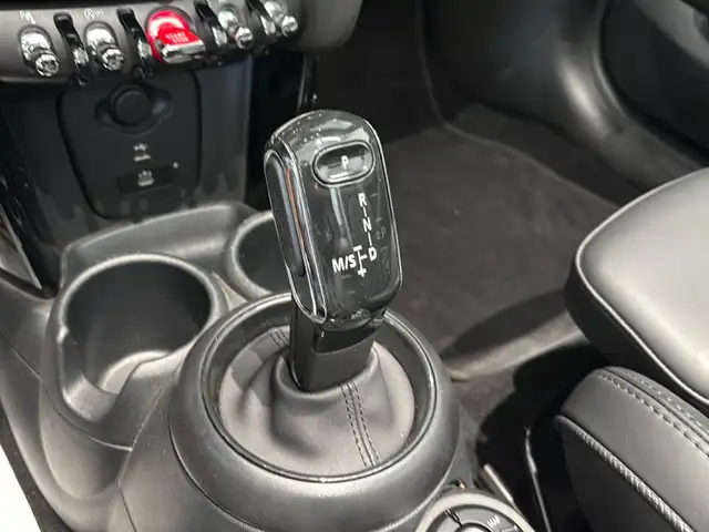Mini Hatch view 12