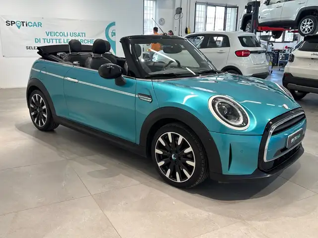 Mini Hatch view 4