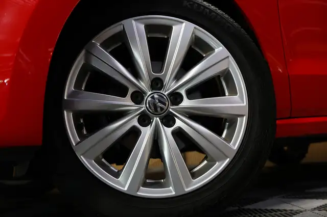 Volkswagen Polo view 4