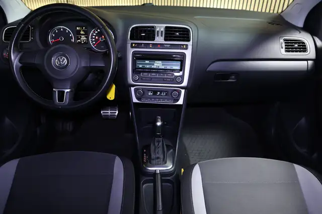 Volkswagen Polo view 2