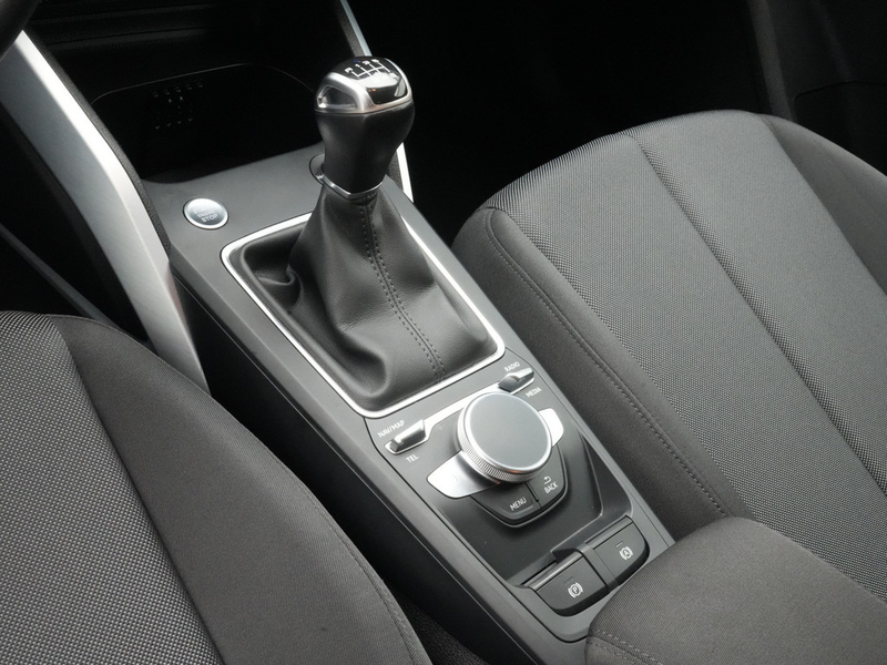 Audi Q2 S line AHK KAM ACC NAVI SHZ MATRIX PDC — photo 12