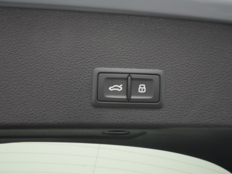Audi Q2 S line AHK KAM ACC NAVI SHZ MATRIX PDC — photo 8