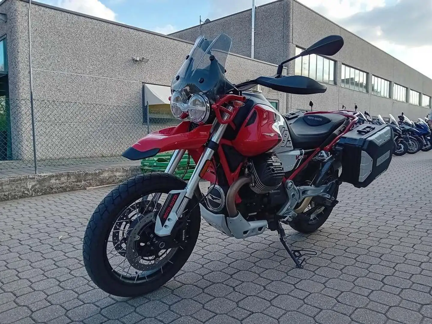 Moto Guzzi Evocative Graphics Abs my21 Rosso - 1