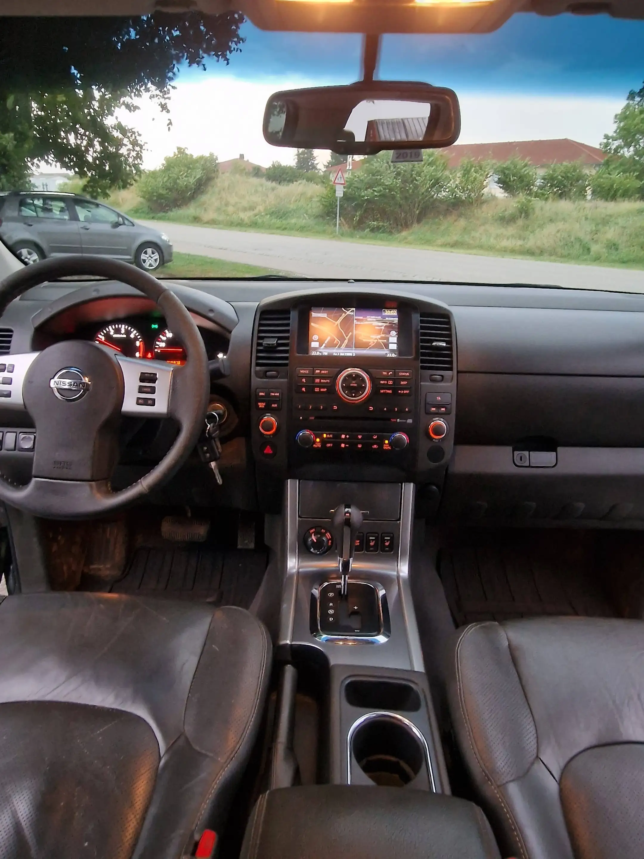 Nissan Navara Double Cab LE V6 4X4 — photo 11