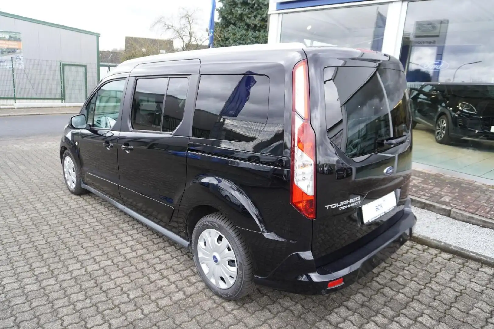 Ford Grand Tourneo Titanium Чёрный - 2