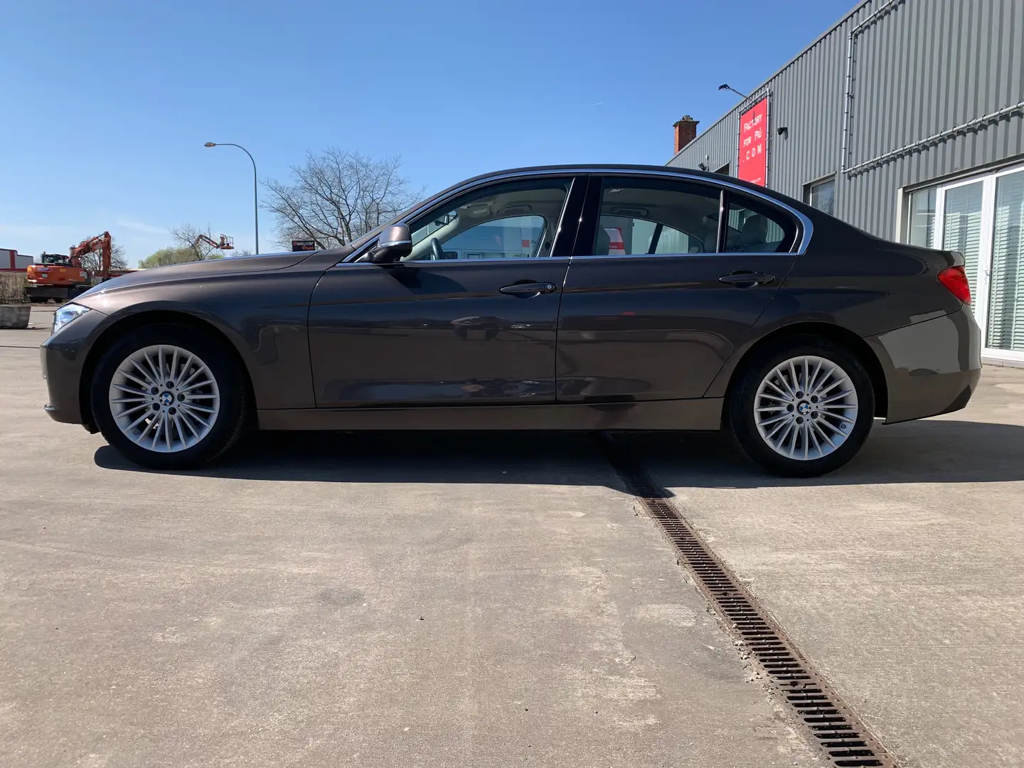 BMW 320 I xDRIVE(4x4)LUXURY LINE BI-XENON CAMERA NAVI Marrón - 2