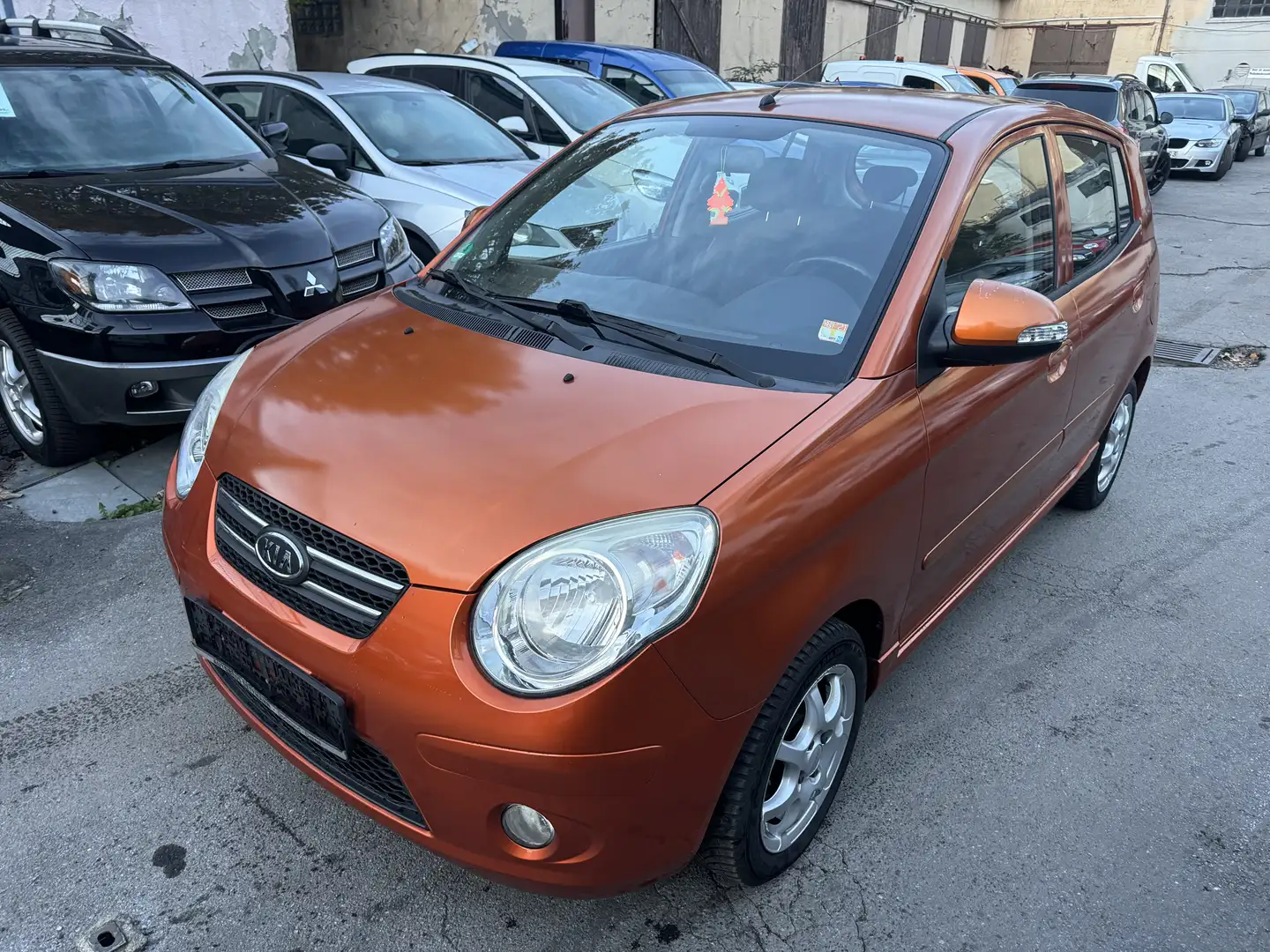 Kia Picanto 1.1 Cool*Sitzheizung*Klima*2.Hand*Aux*TÜV NEU Orange - 1