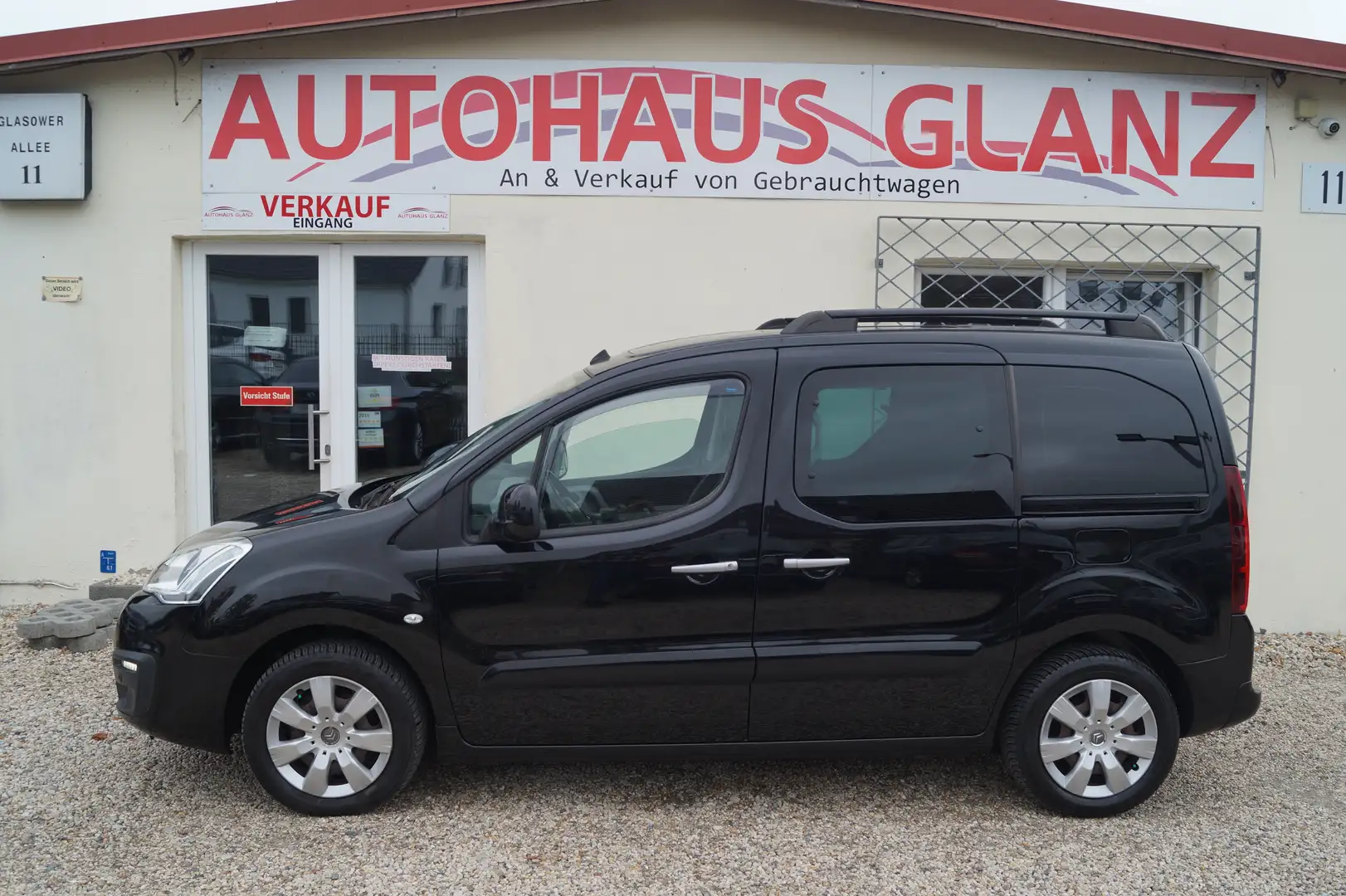 Citroen Berlingo Selection 1,6HDI 1.Hand*Panorama Schwarz - 2