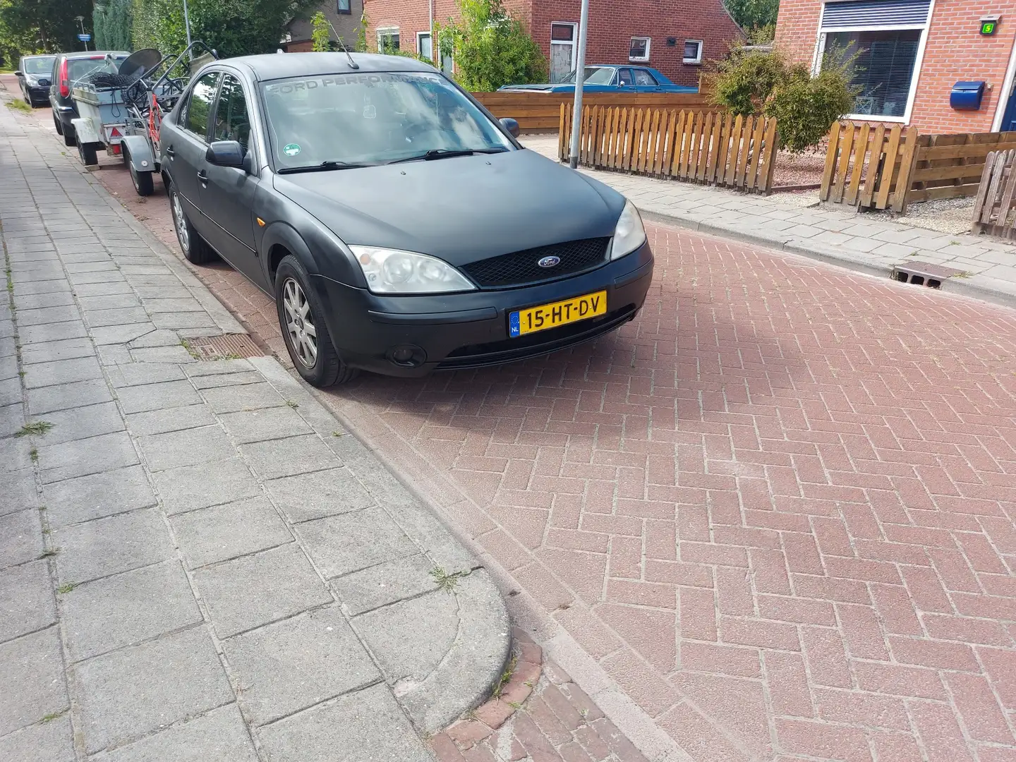 Ford Mondeo 2.0-16V Collection Schwarz - 2