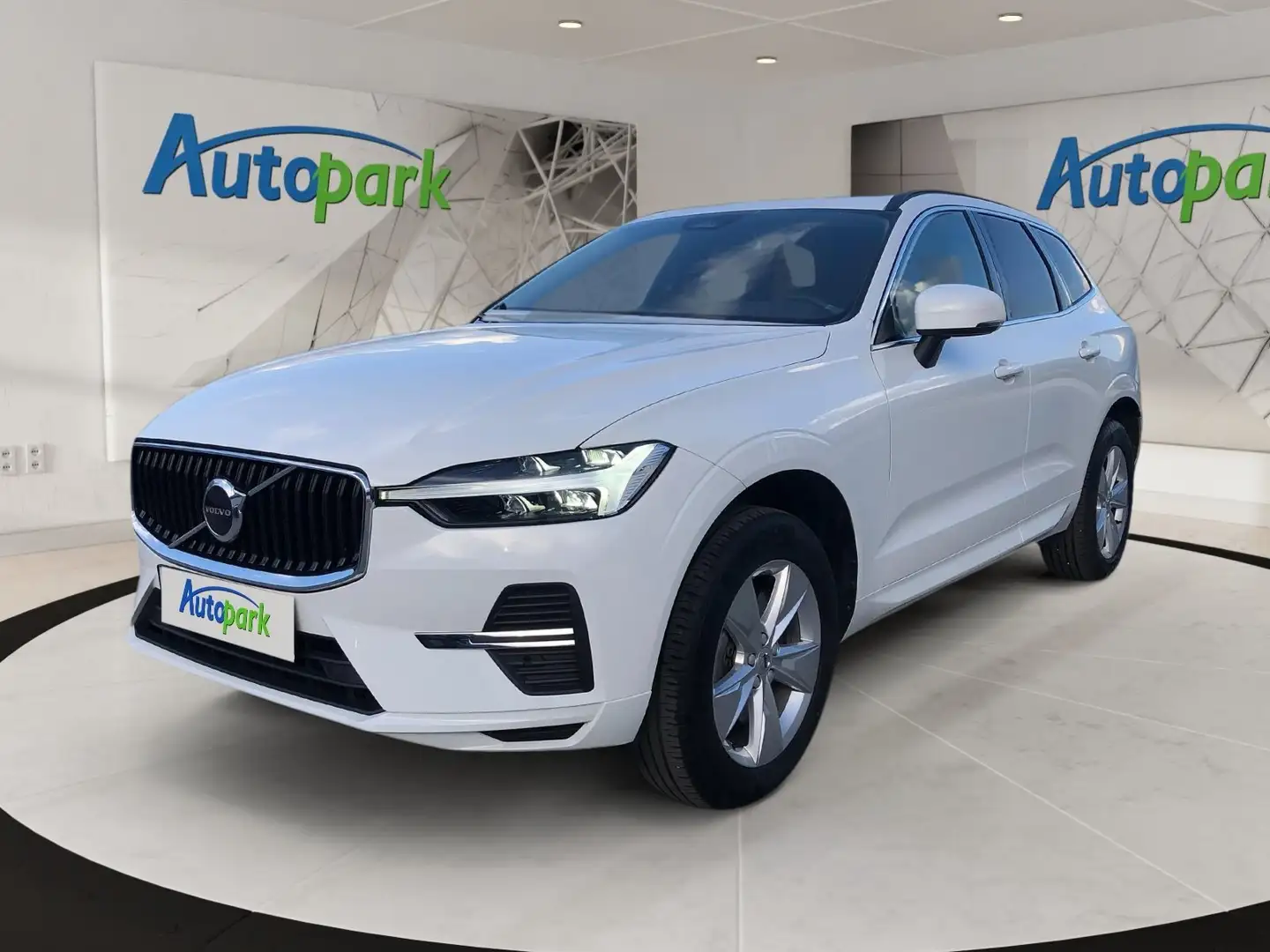 Volvo XC60 Momentum Pro Weiß - 1