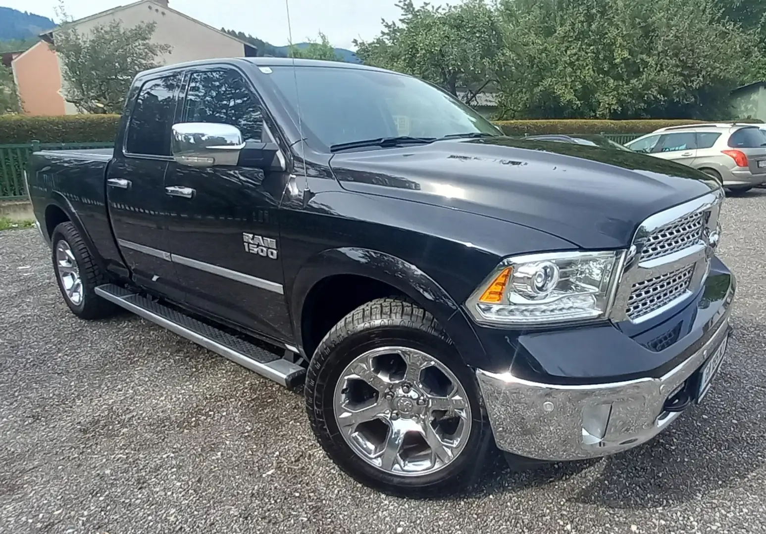 Dodge RAM 1500 Quad-Cab Laramie 5.7 V8 HEMI Schwarz - 1