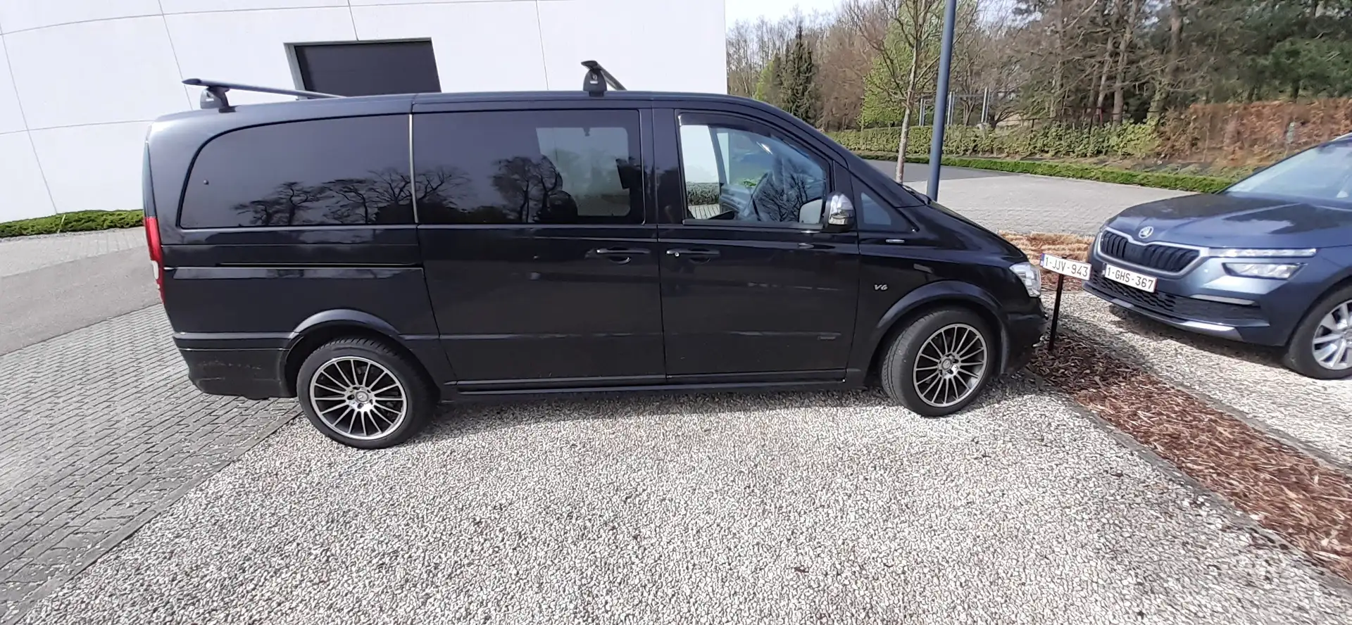 Mercedes-Benz Viano Viano 3.0 CDI DPF lang Automatik Avantgarde Zwart - 2