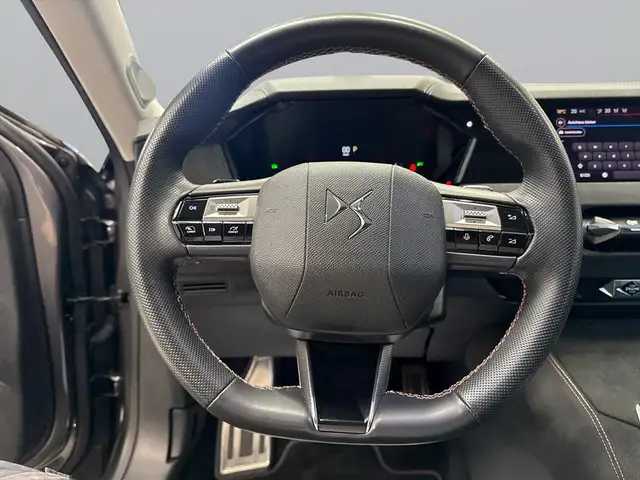 DS Automobiles DS 4 view 15