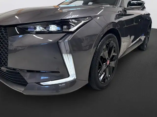 DS Automobiles DS 4 view 11