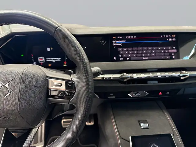 DS Automobiles DS 4 view 14