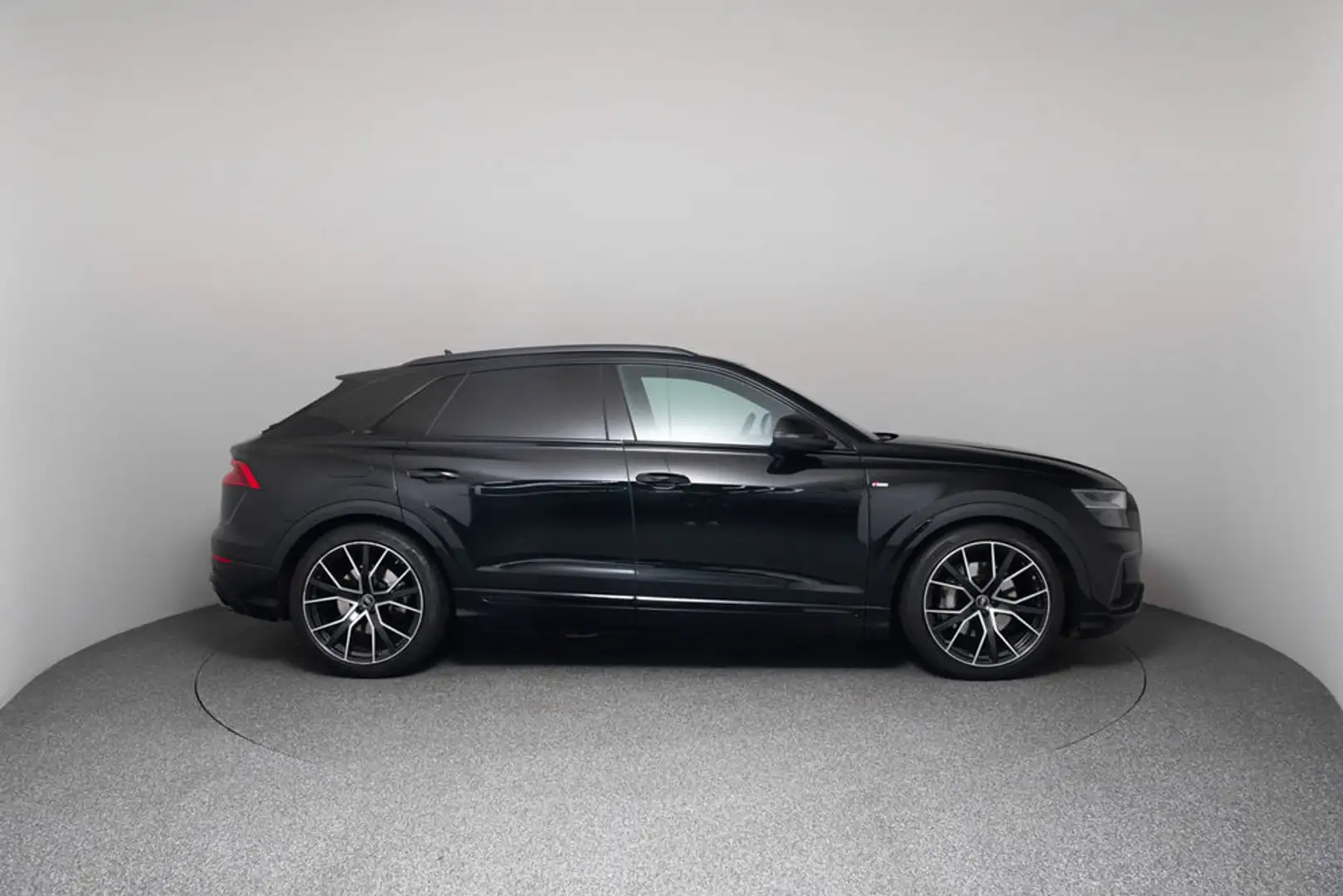Audi Q8 60 TFSI e quattro Tiptrronic Schwarz - 2