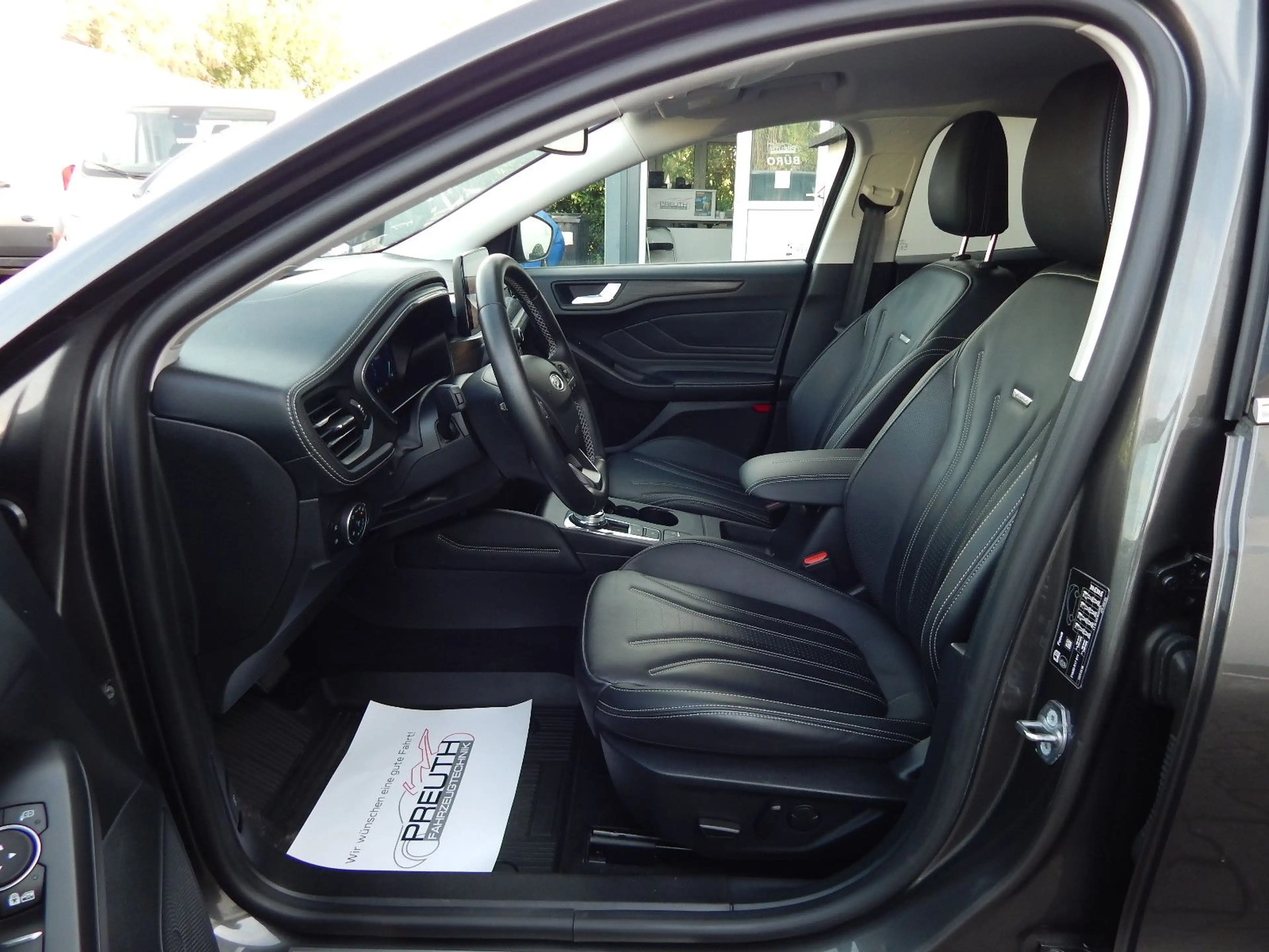 Ford Focus 1.5 Vignale ~HUD~NAVI~KAMERA~LEDER~LED~ — photo 18