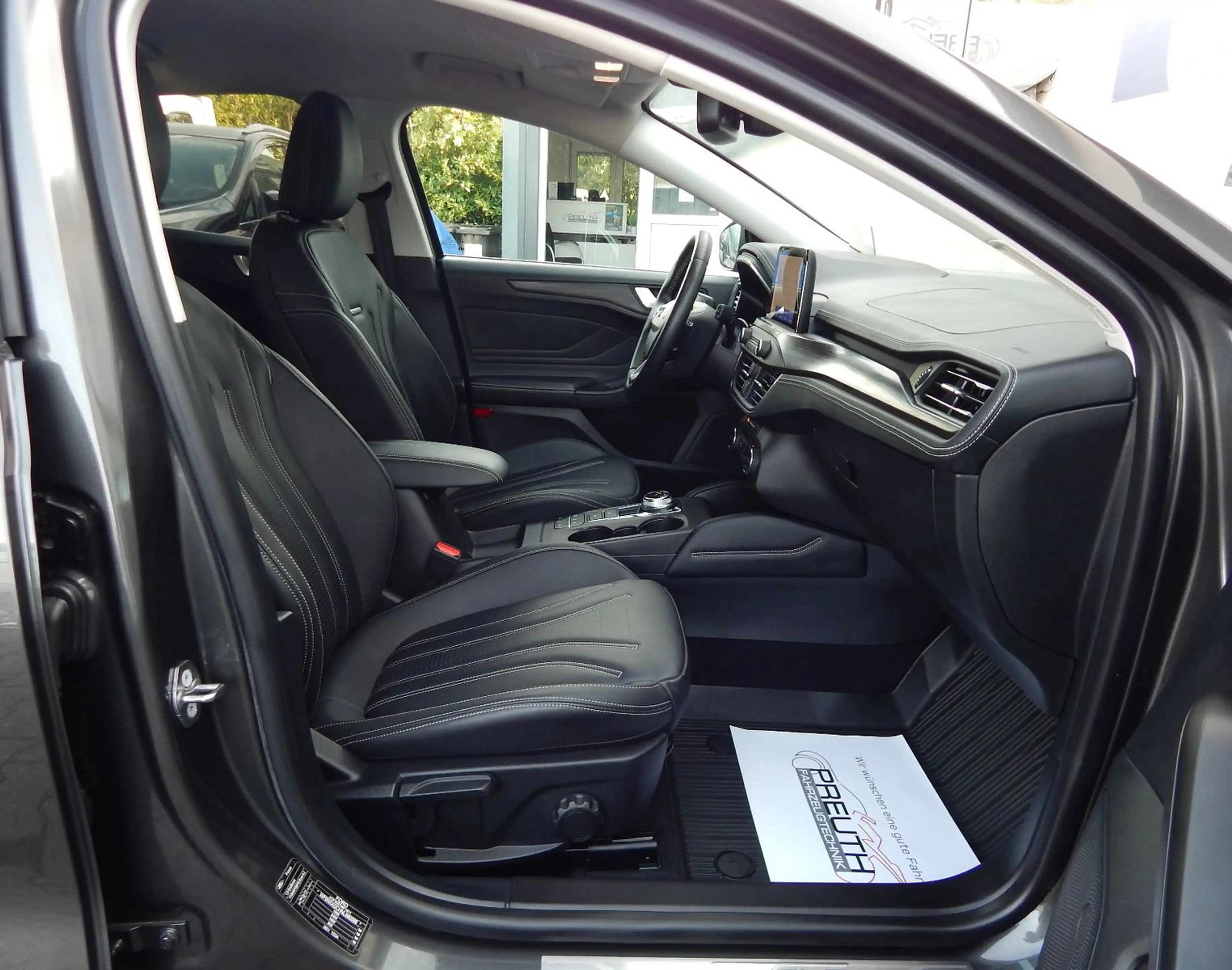 Ford Focus 1.5 Vignale ~HUD~NAVI~KAMERA~LEDER~LED~ — photo 21