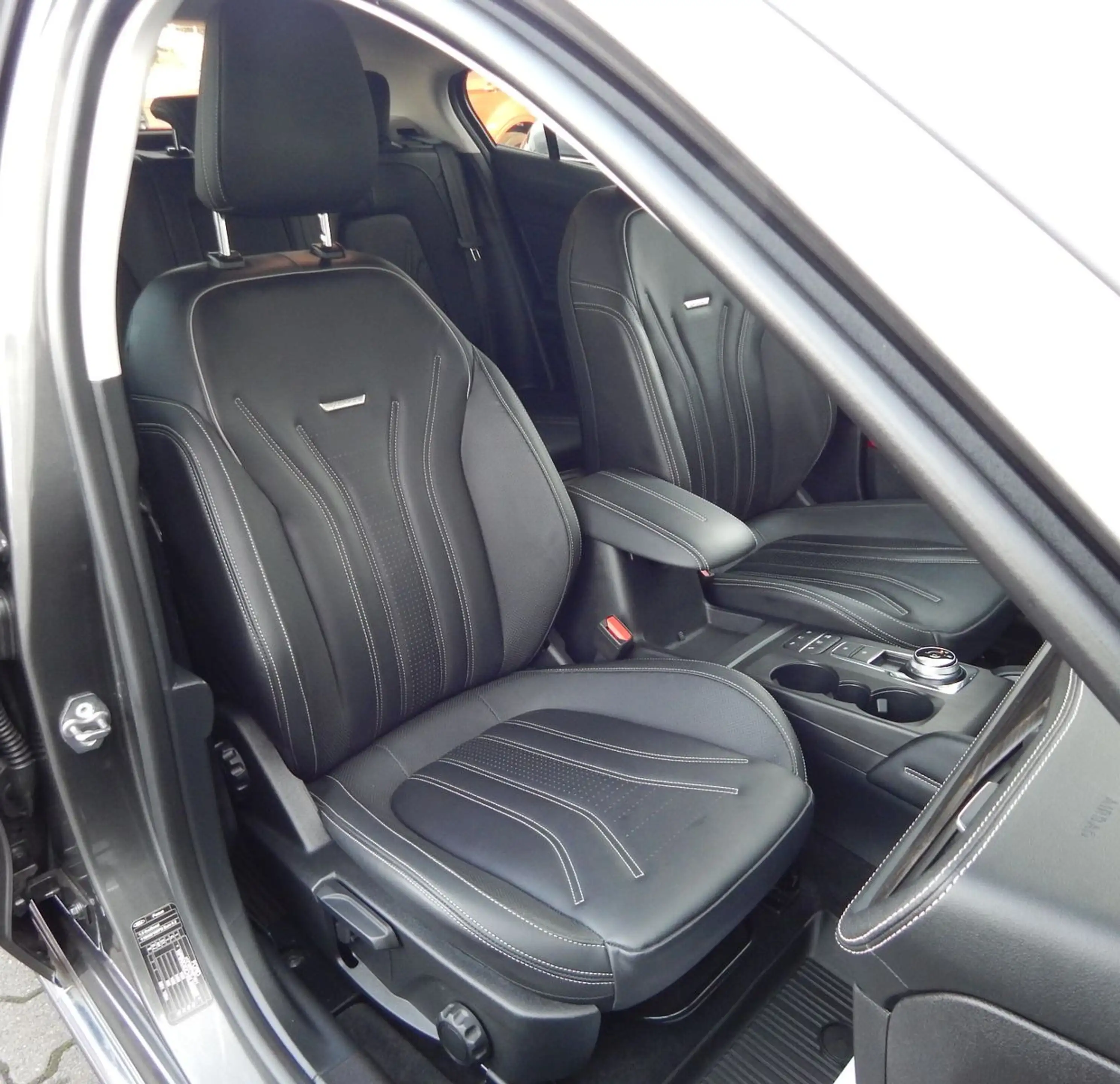 Ford Focus 1.5 Vignale ~HUD~NAVI~KAMERA~LEDER~LED~ — photo 23