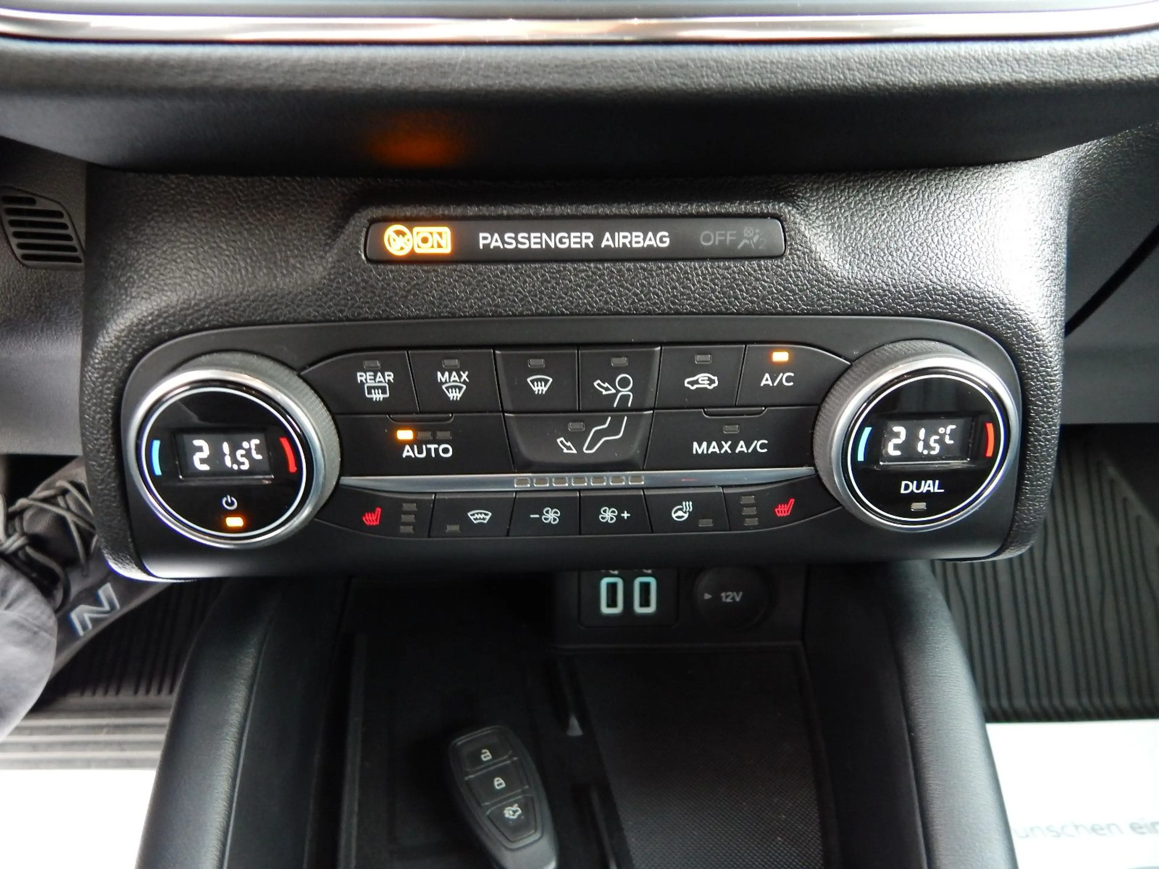 Ford Focus 1.5 Vignale ~HUD~NAVI~KAMERA~LEDER~LED~ — photo 16