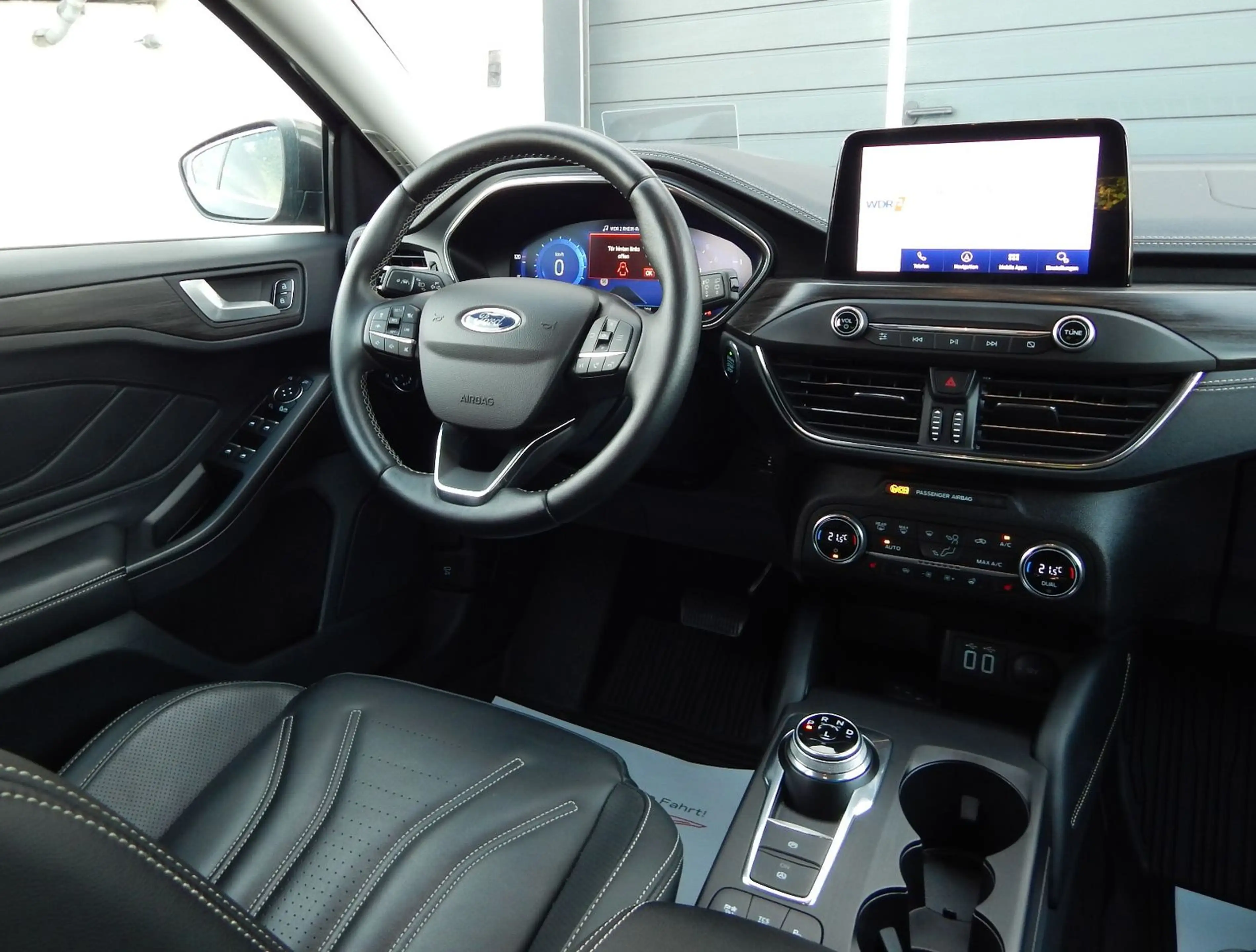 Ford Focus 1.5 Vignale ~HUD~NAVI~KAMERA~LEDER~LED~ — photo 12