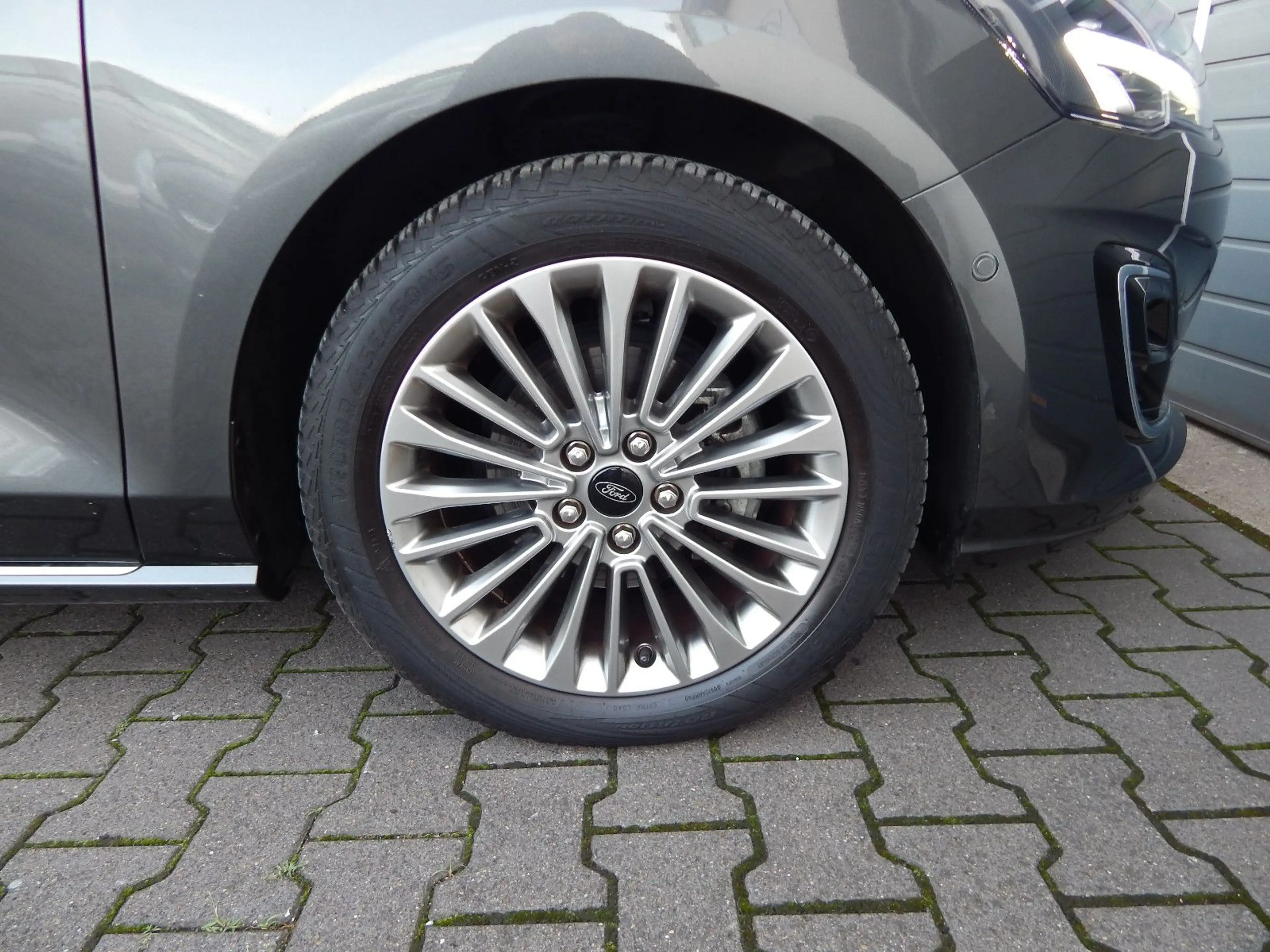Ford Focus 1.5 Vignale ~HUD~NAVI~KAMERA~LEDER~LED~ — photo 9