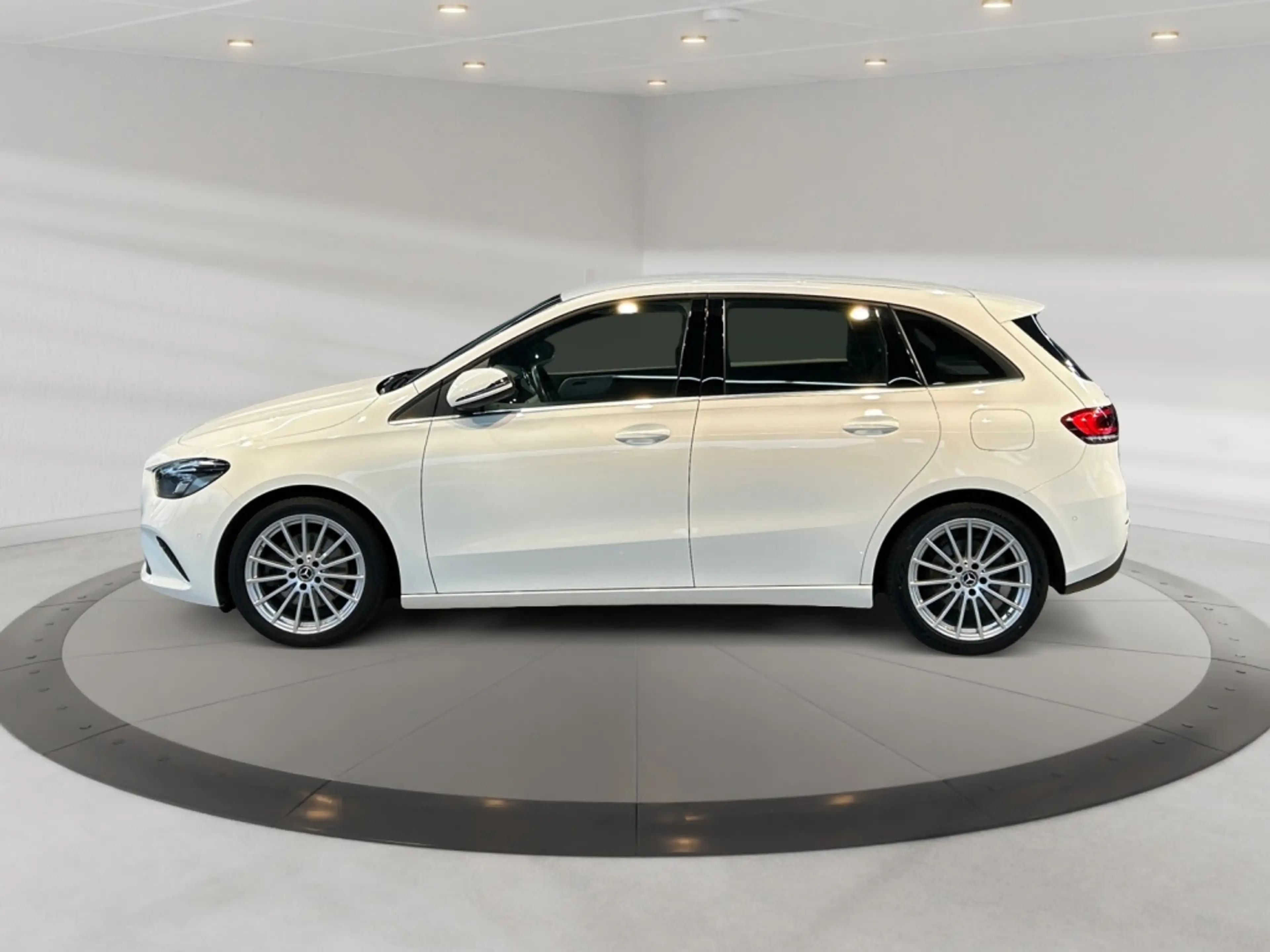 Mercedes-Benz B 220 d Style MBUX+Style+Wide+Cam+LED+Navi+AUT — photo 4