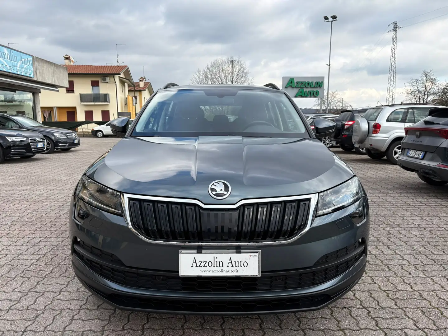 Skoda Karoq 1.6 TDI CAMBIO AUTOMATICO SI A NEOPATENTATI Grau - 2