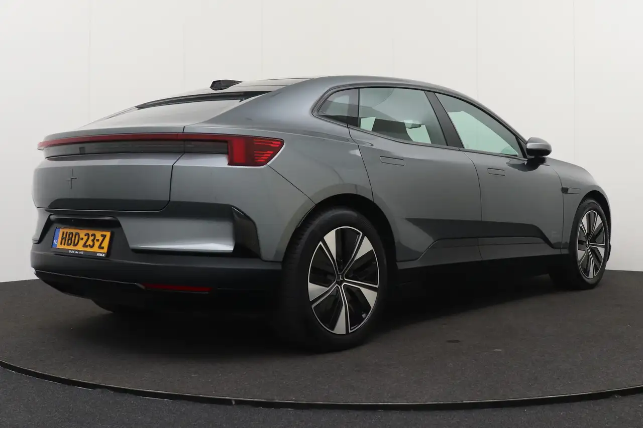 Polestar 4 2025