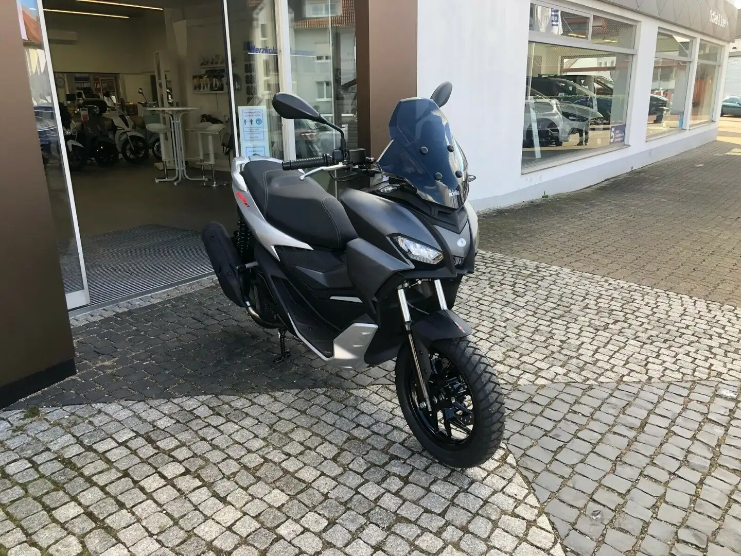 Aprilia SR GT 125 ABS + Sport + SR GT 200 - 1