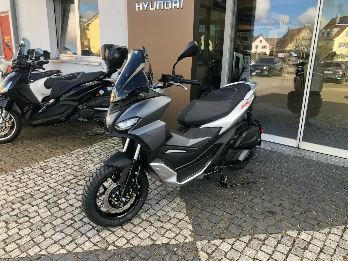 Aprilia SR GT 125 ABS + Sport + SR GT 200 - 2