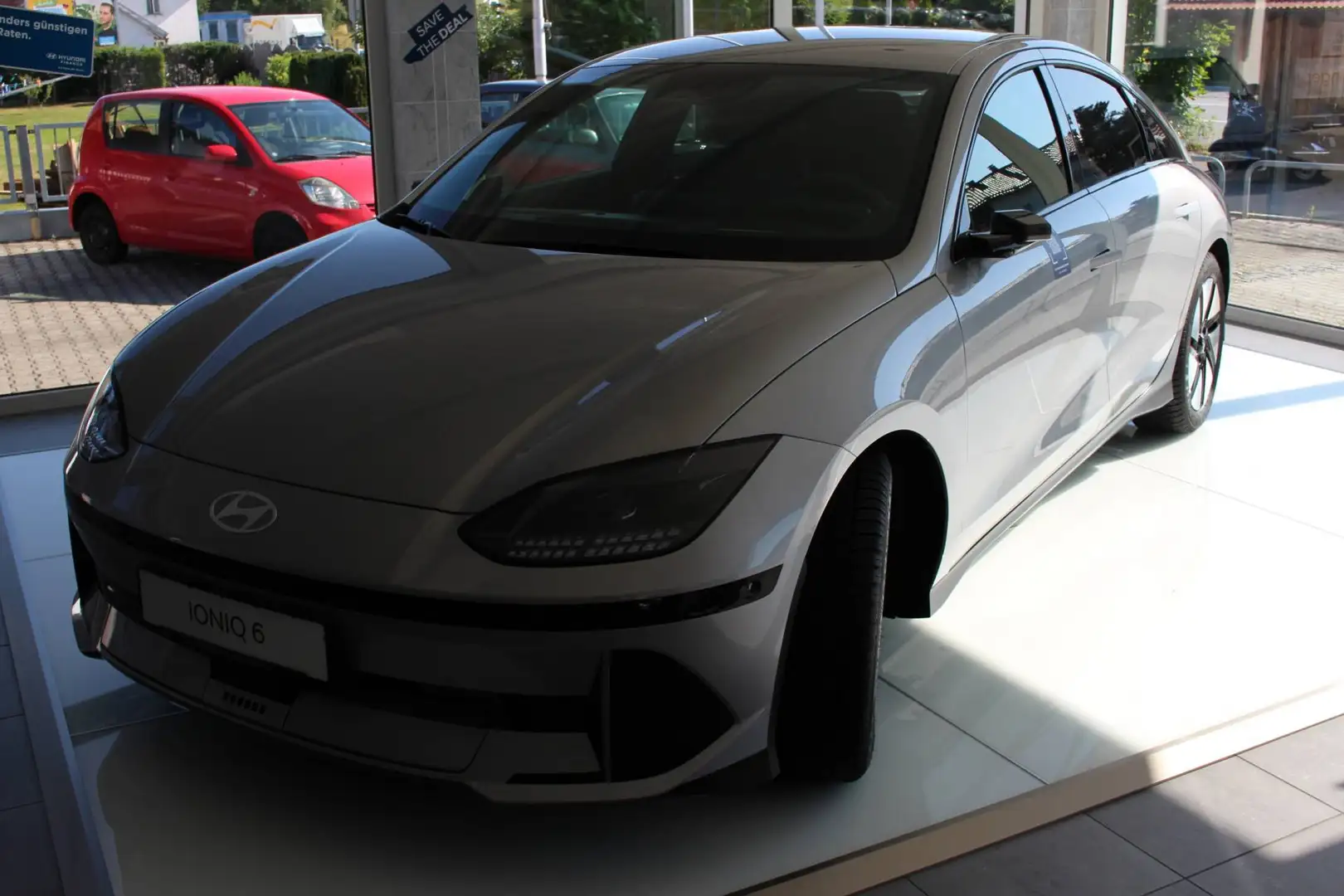 Hyundai IONIQ 6 Allradantrieb 77,4kWh Batt. (325 PS) UNIQ-Paket in Argent - 2