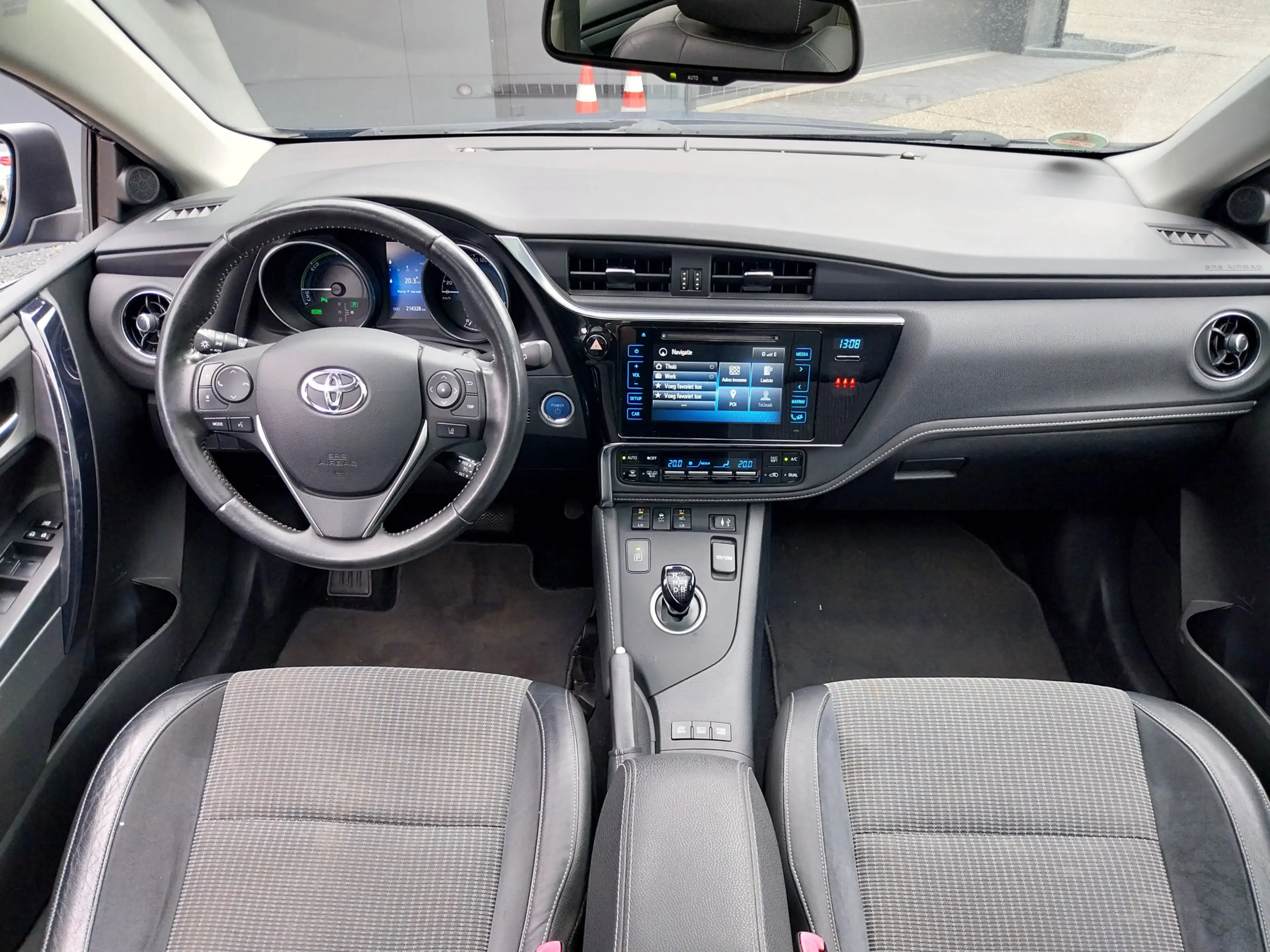 Toyota Auris Touring Sports 1.8 Hybrid PANO DAK CAMERA HALF LEE — photo 4