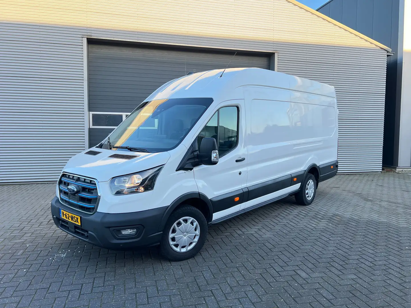 Ford E-Transit 390 L4H3 Trend 68kWh Blanc - 1