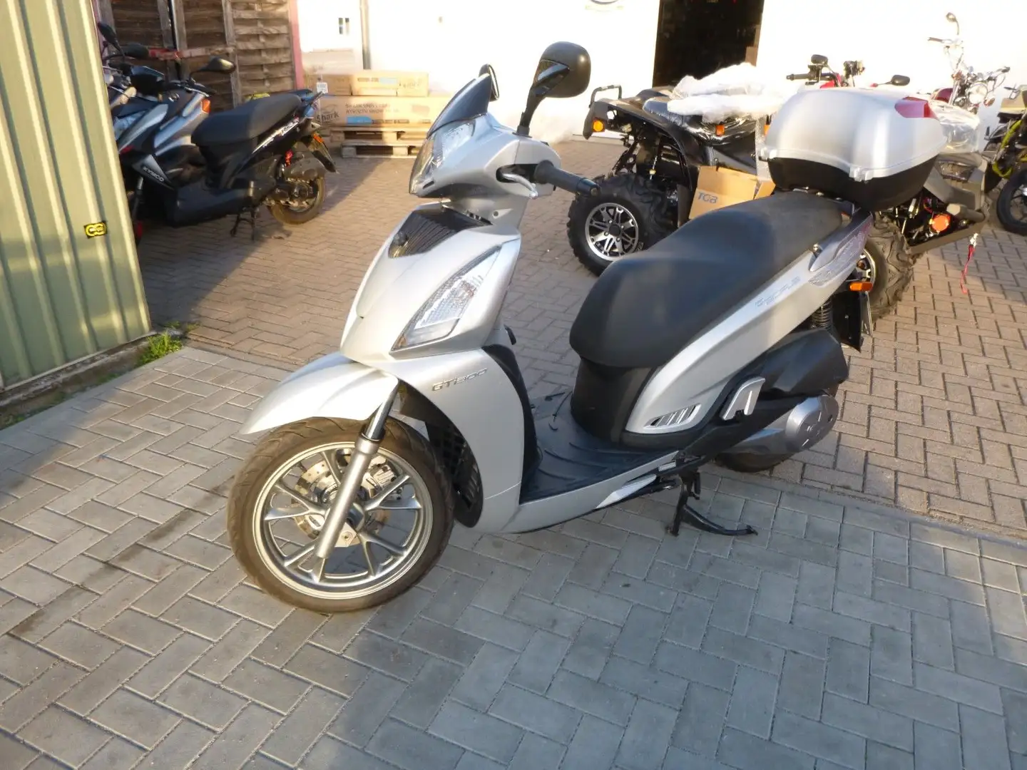 Kymco People GT300i ABS Stříbrná - 1