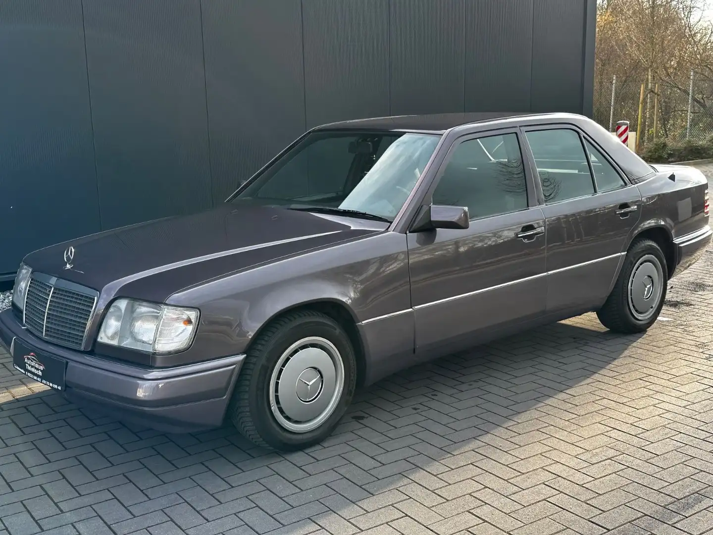 Mercedes-Benz E 250 /124 Grau - 1