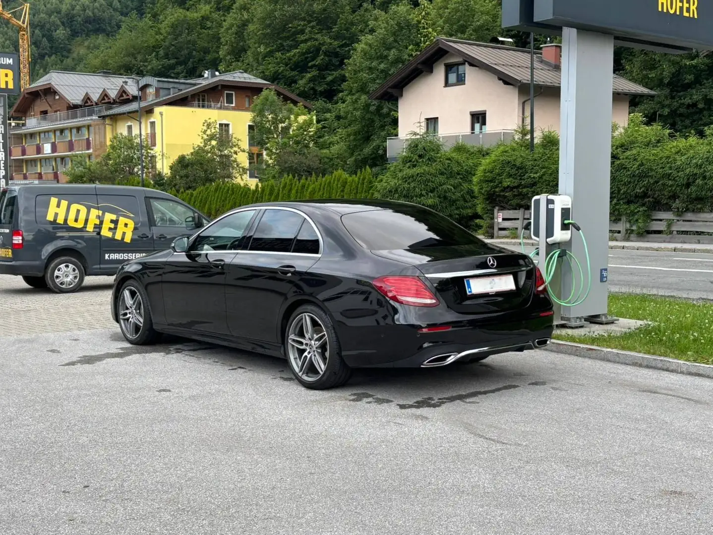 Mercedes-Benz E 200 d Aut. AMG-Line Schwarz - 2
