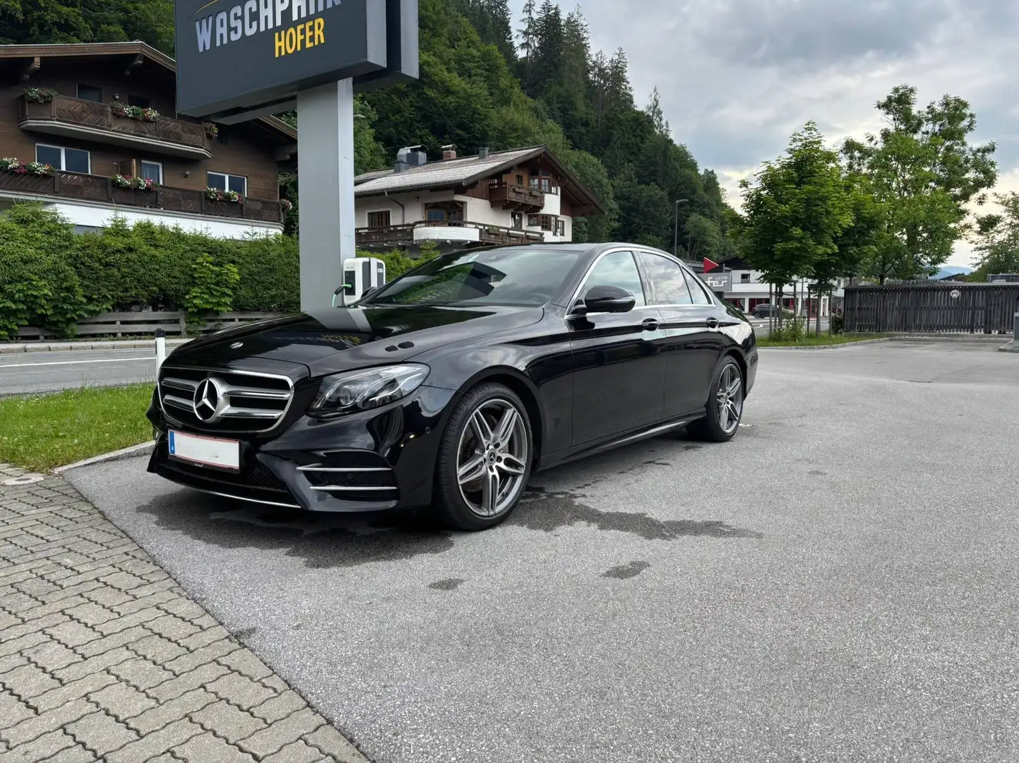 Mercedes-Benz E 200 d Aut. AMG-Line Schwarz - 1