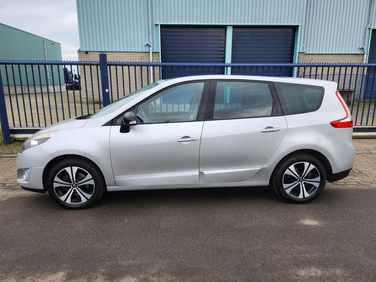 Renault Grand Scenic 1.4 TCe BOSE *186.303 KM*CLIMA*17 INCH Gris - 2