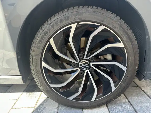 Volkswagen Golf view 16