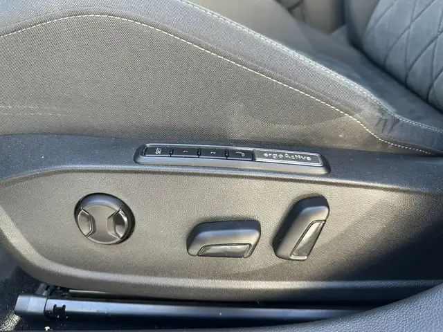 Volkswagen Golf view 8