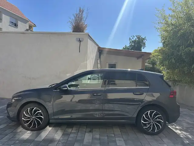 Volkswagen Golf view 3